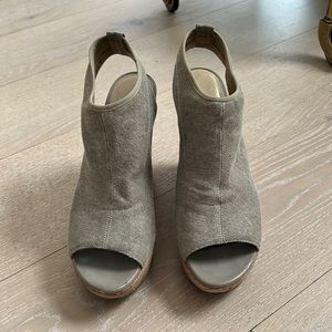 Stuart Weizman Wedges